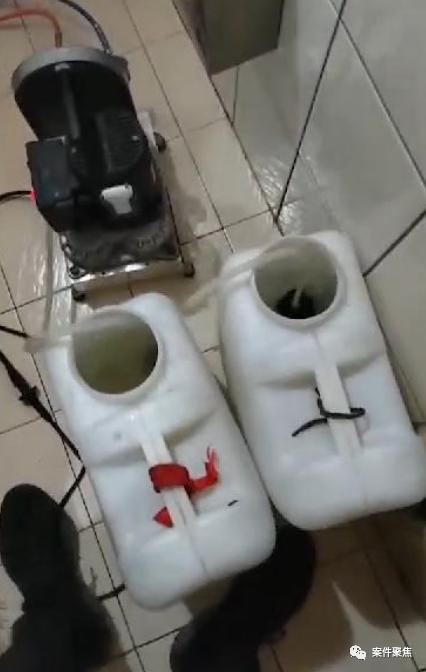 DƬ